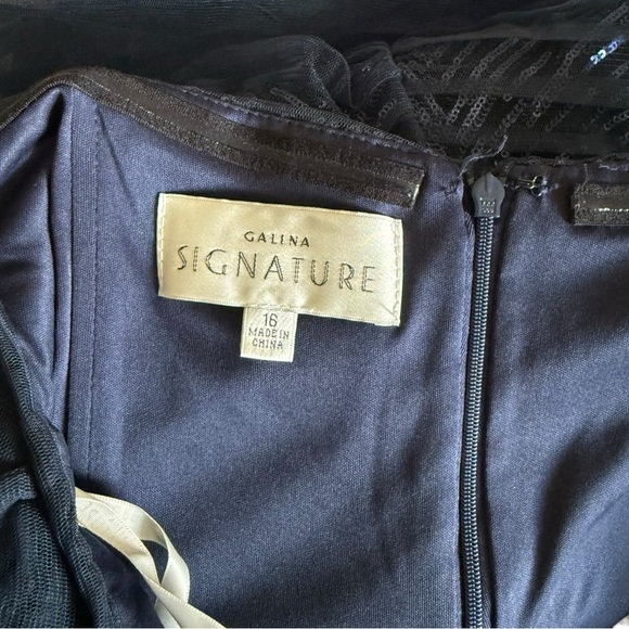 NWT David’s Bridal Galina Signature Sequins w/ Mesh Tulle Off The Shoulder Dress - Picture 9 of 10